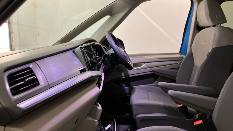 Volkswagen Multivan 1.5 TSI eHybrid Life 5dr 4MOTION DSG Estate